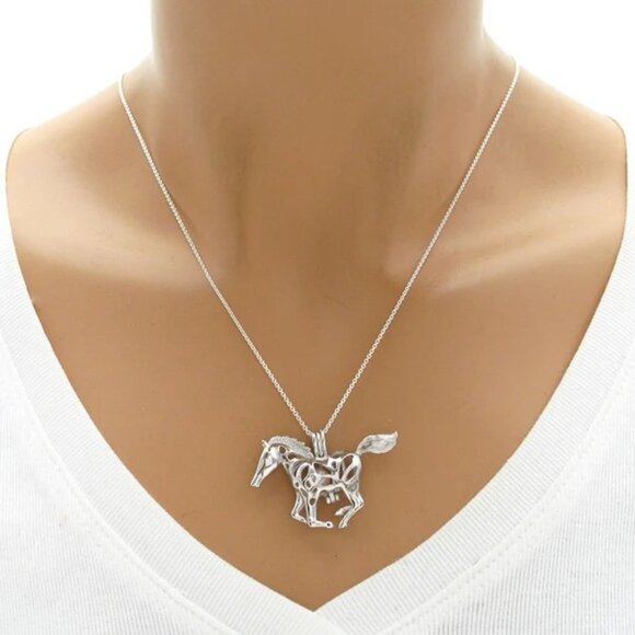BEAUTIFUL 925 STERLING SILVER GALLOPING MUSTANG HORSE PEARL CAGE PENDANT. - Picture 6 of 6